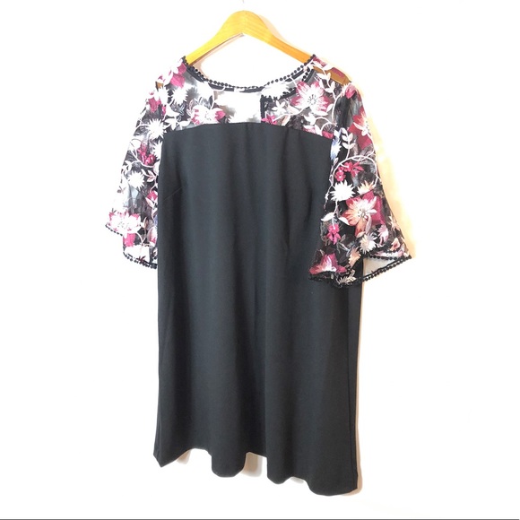 Lane Bryant Dresses & Skirts - Lane Bryant lace bell sleeve shift dress Sz 22